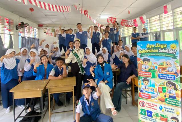 Mahasiswa Universitas Fajar Laksanakan Kampanye Edukasi Kebersihan Sekolah Bersama Duta Lingkungan Hidup Sulsel di SMPN 8 Makassar