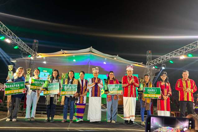 Gelaran Pesona Tenun dan Budaya Tana Toraja Sita Perhatian Menkop RI, Saksikan Acara Hingga Selesai