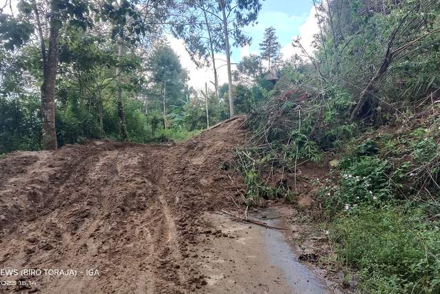 Pengunjung Wisata Pango-pango Terobos Material Longsor