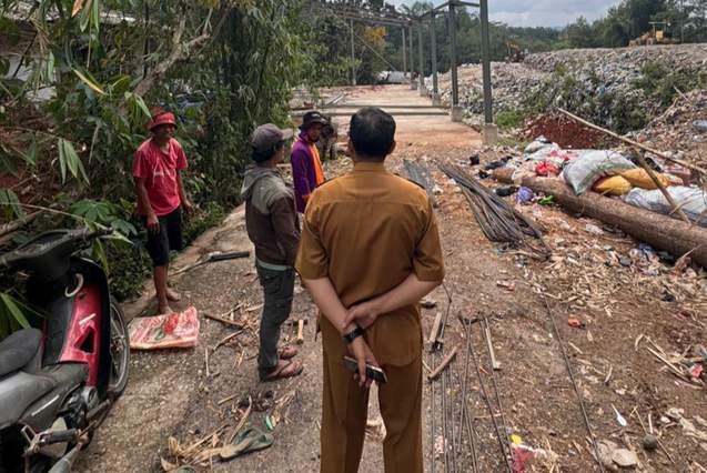 Bupati Zadrak Tinjau Progres Pembangunan TPA Tanamalia